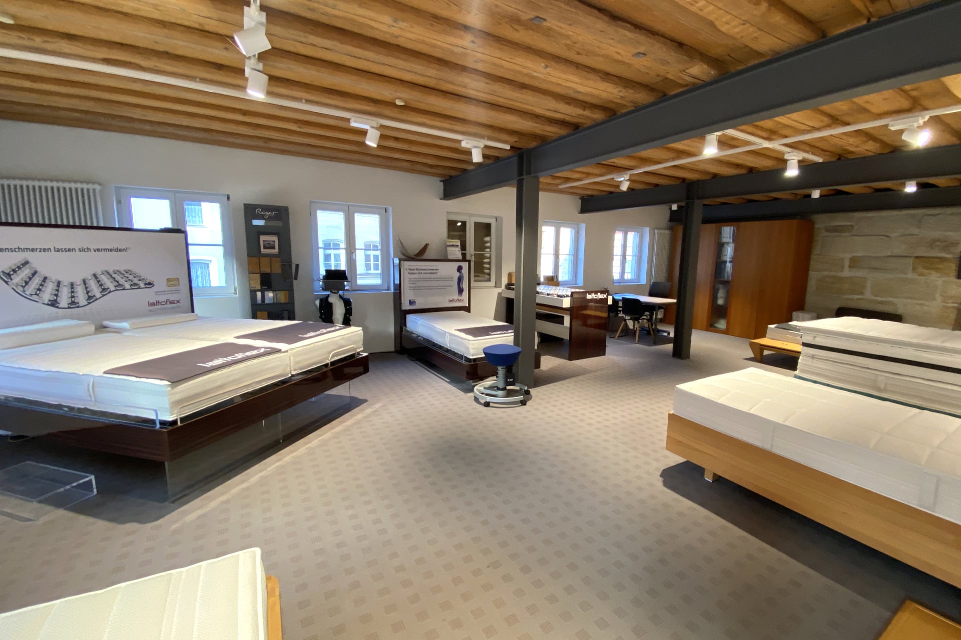 Matratzen, Bettgestelle, Bettrahmen und Boxspring-Betten „made in Germany“ bei Rüger1881 in Altdorf b. Nürnberg.